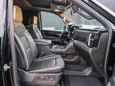 Used 2025 GMC Sierra 2500 AT4X AWD/4WD image 18