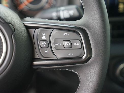Used 2025 Jeep Gladiator Mojave w/ Convenience Group AWD/4WD image 23