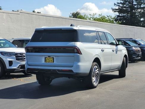 New 2026 Lincoln Navigator L Reserve AWD/4WD image 4