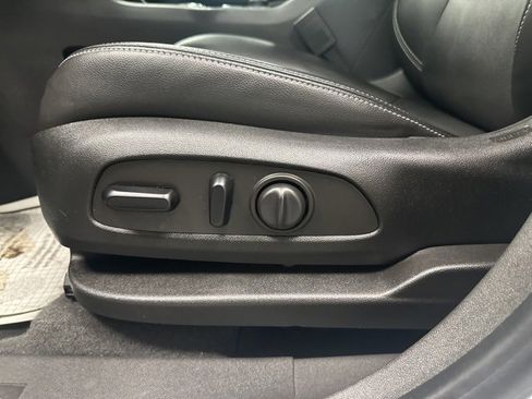 Used 2022 GMC Terrain SLT w/ Infotainment Package II image 10