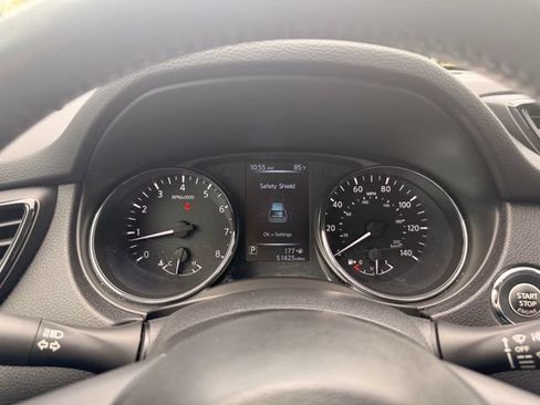 Used 2017 Nissan Rogue SL w/ SL Premium Package FWD image 5