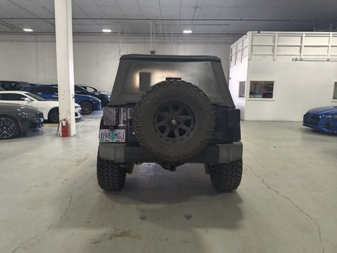 Used 2010 Jeep Wrangler Unlimited Sahara w/ Dual Top Group AWD/4WD image 4