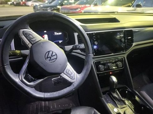 Used 2022 Volkswagen Atlas SEL Premium image 10