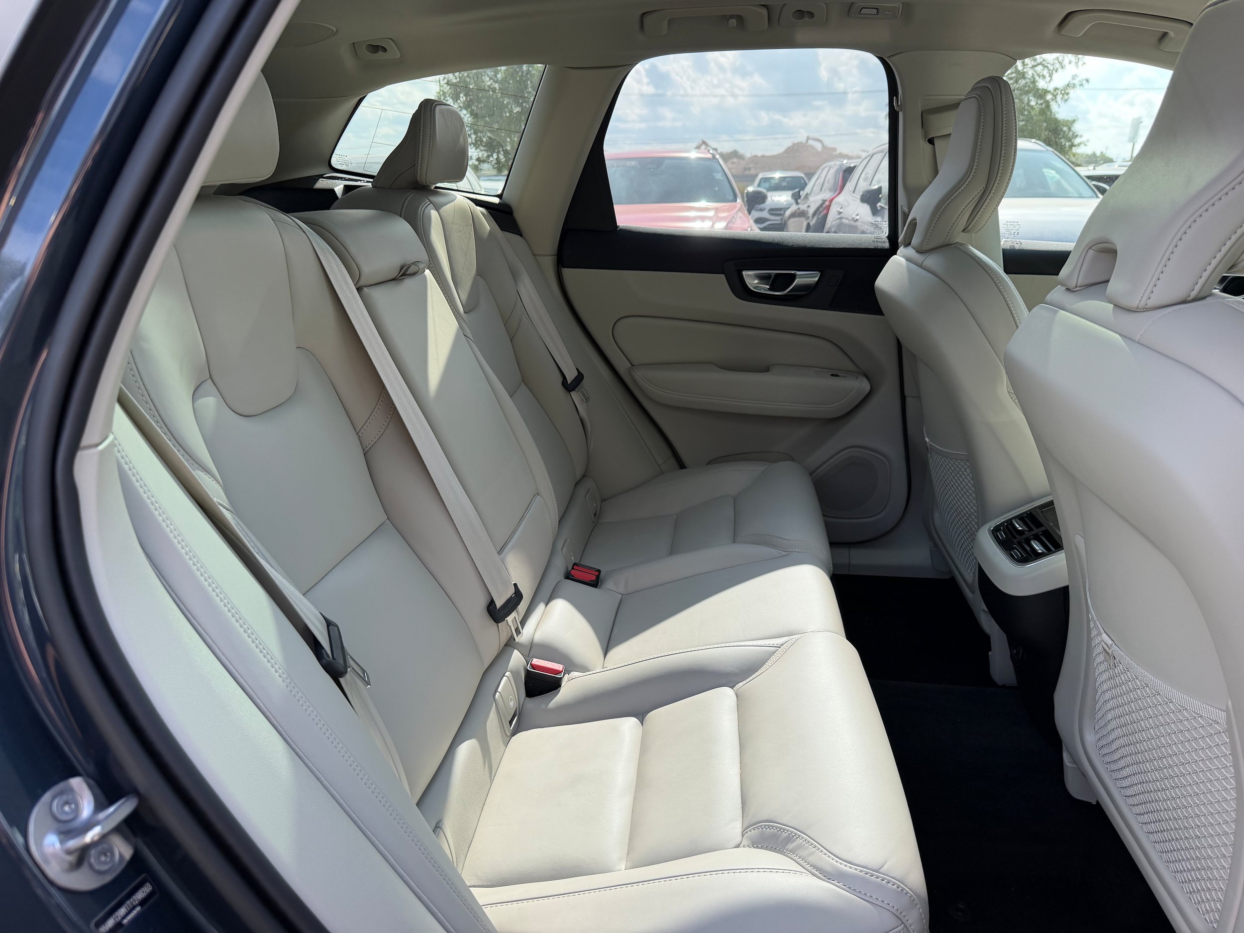 Certified 2026 Volvo XC60 B5 Ultra w/ Protection Package Premier AWD/4WD image 12