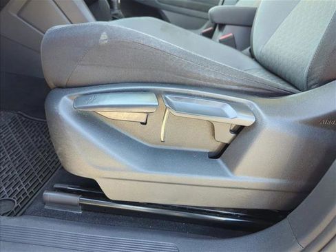 Used 2019 Volkswagen Tiguan S image 13