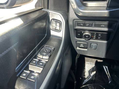 Used 2023 Ford F150 Lariat w/ Trailer Tow Package image 19