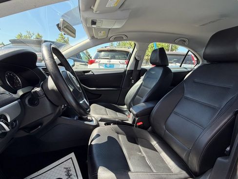 Used 2013 Volkswagen Jetta SE FWD image 6