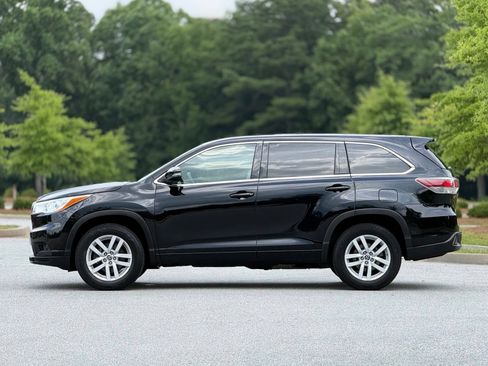 Used 2016 Toyota Highlander LE FWD image 9
