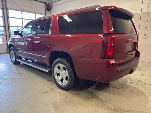 Used 2017 Chevrolet Suburban LT w/ LT Signature Package image 4