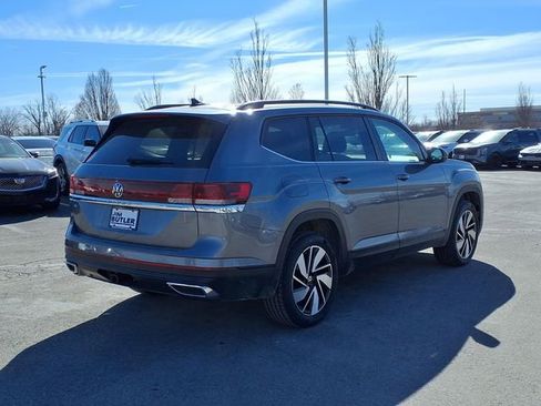 Used 2024 Volkswagen Atlas SE image 2
