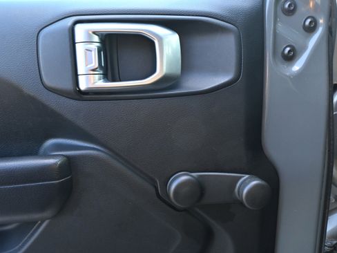 Used 2018 Jeep Wrangler Unlimited Sport image 28