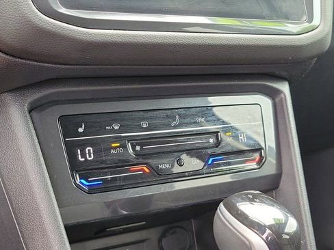 Certified 2024 Volkswagen Tiguan SE image 32