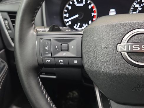 Used 2025 Nissan Rogue SV FWD image 16