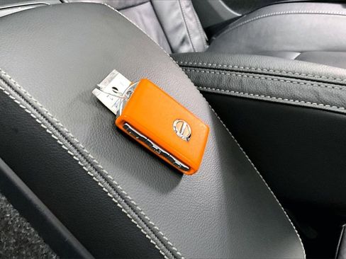 Used 2023 Volvo XC40 B5 Ultimate w/ Climate Package image 10