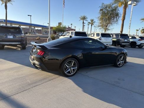 Used 2025 Ford Mustang Coupe RWD image 4