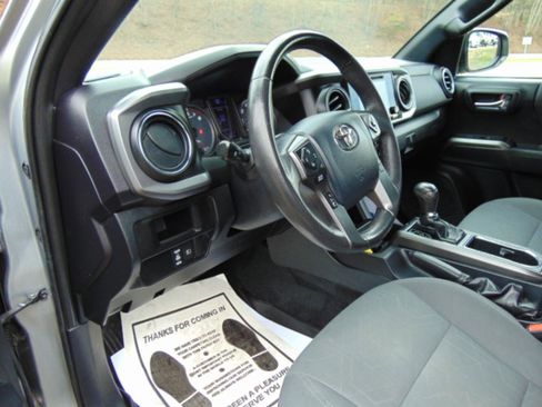 Used 2019 Toyota Tacoma TRD Off-Road image 14