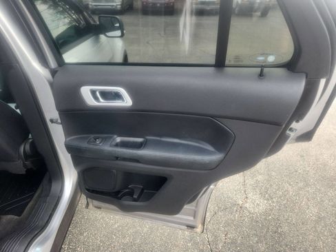 Used 2015 Ford Explorer XLT w/ Equipment Group 202B image 18