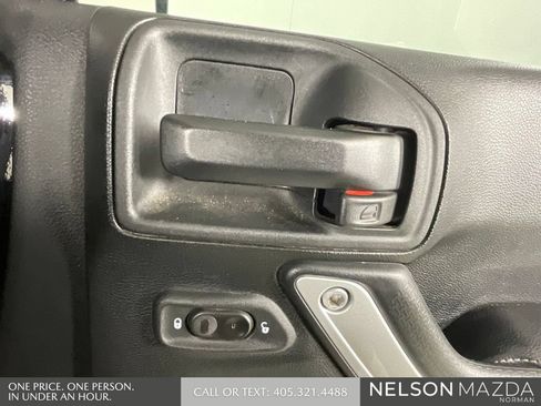 Used 2017 Jeep Wrangler Unlimited Rubicon AWD/4WD image 21