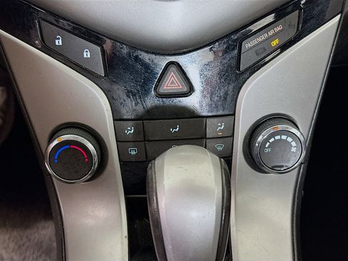 Used 2014 Chevrolet Cruze LT image 22