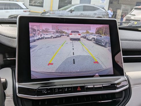 Used 2022 Jeep Compass Limited image 18