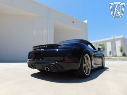 Used 2021 Porsche 718 Boxster image 25