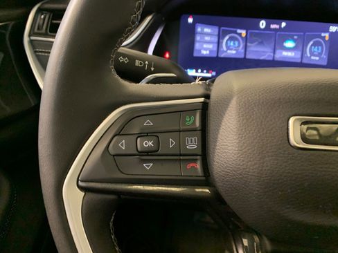 Used 2023 Jeep Grand Cherokee L Laredo image 22