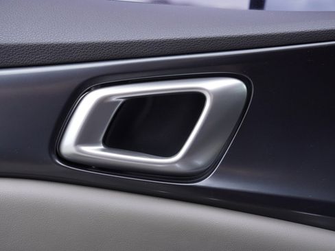 Used 2025 Kia Carnival LXS image 12