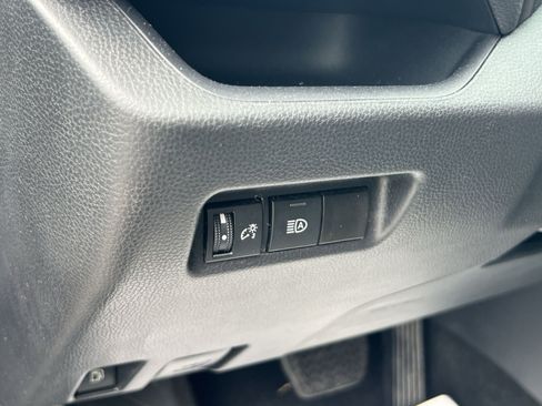 Used 2025 Toyota RAV4 XLE AWD/4WD image 27