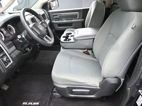 Used 2016 RAM 1500 Express RWD image 10