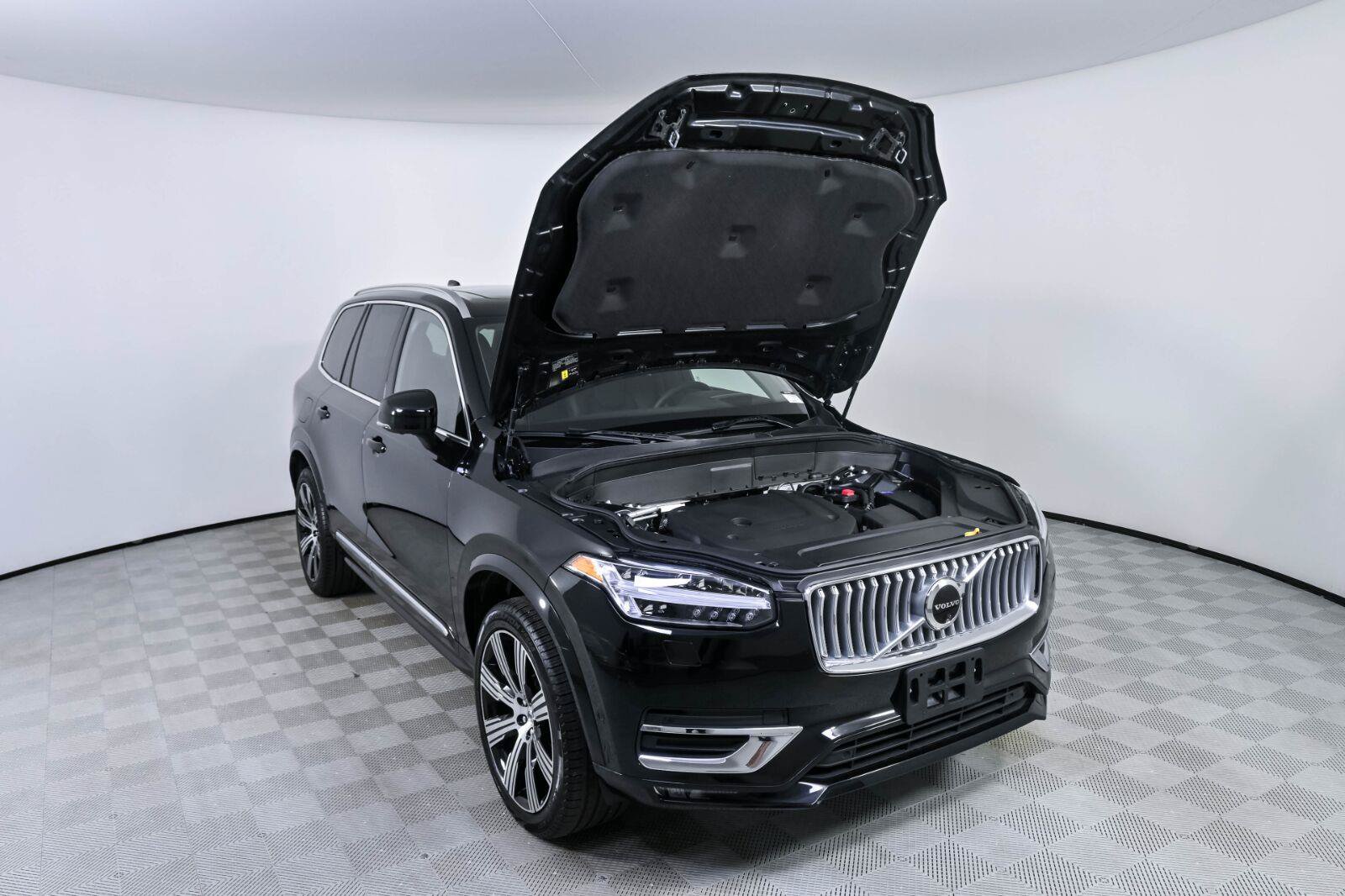 Certified 2024 Volvo XC90 B6 Ultimate w/ Protection Package AWD/4WD image 35