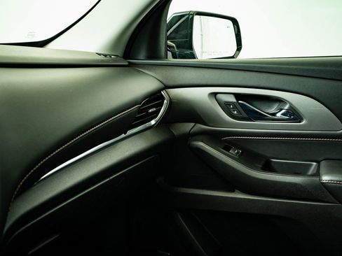 Used 2019 Chevrolet Traverse LT image 34