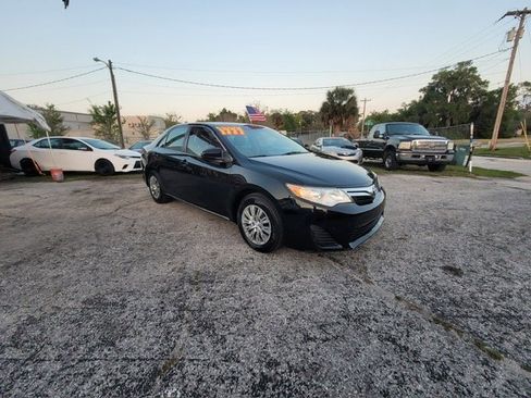 Used 2014 Toyota Camry LE image 3