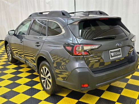 Used 2023 Subaru Outback Premium image 5