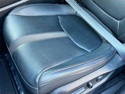 Used 2023 Honda Pilot Touring image 19