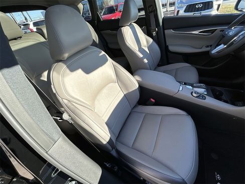 Certified 2024 INFINITI QX50 Luxe image 25