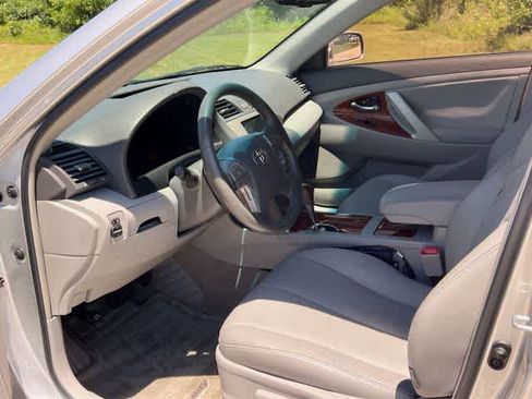 Used 2009 Toyota Camry XLE FWD image 3