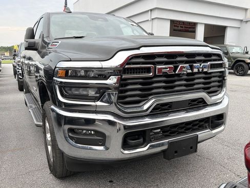 Used 2025 RAM 2500 Big Horn AWD/4WD image 2