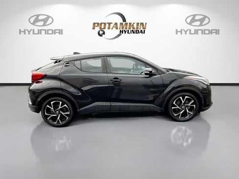 Used 2021 Toyota C-HR XLE image 4