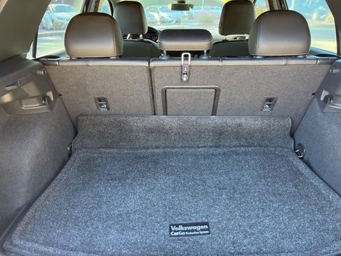 Used 2018 Volkswagen Golf R 4-Door image 30