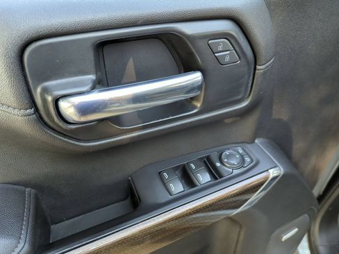 Used 2021 Chevrolet Silverado 1500 LT Trail Boss w/ Convenience Package II AWD/4WD image 9