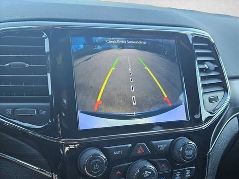 Used 2019 Jeep Grand Cherokee Limited image 14