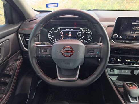 Used 2025 Nissan Rogue SV AWD/4WD image 40