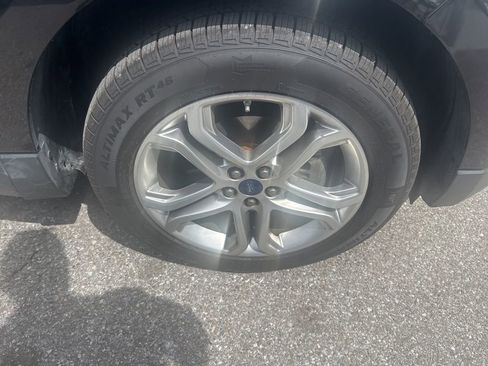 Used 2018 Ford Edge Titanium image 10