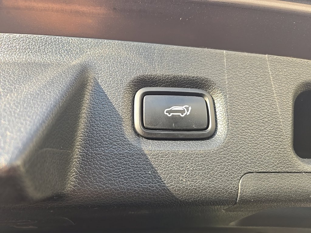 Used 2020 Hyundai Santa Fe Limited AWD/4WD image 15