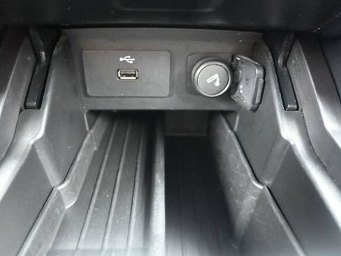 Used 2019 Ford Explorer XLT AWD/4WD image 31
