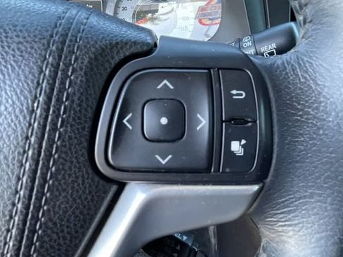 Used 2015 Toyota Sienna SE FWD image 13
