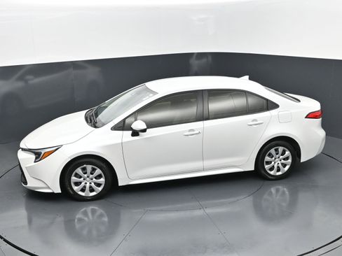Used 2024 Toyota Corolla LE FWD image 28