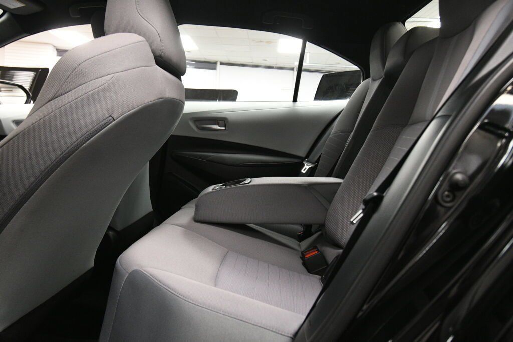 Used 2023 Toyota Corolla SE w/ Carpet Mat Package (TMS) FWD image 19