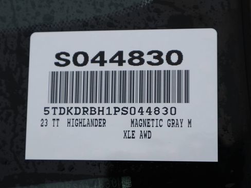 Used 2023 Toyota Highlander XLE image 7