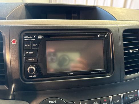 Used 2014 Toyota Sienna SE FWD image 24